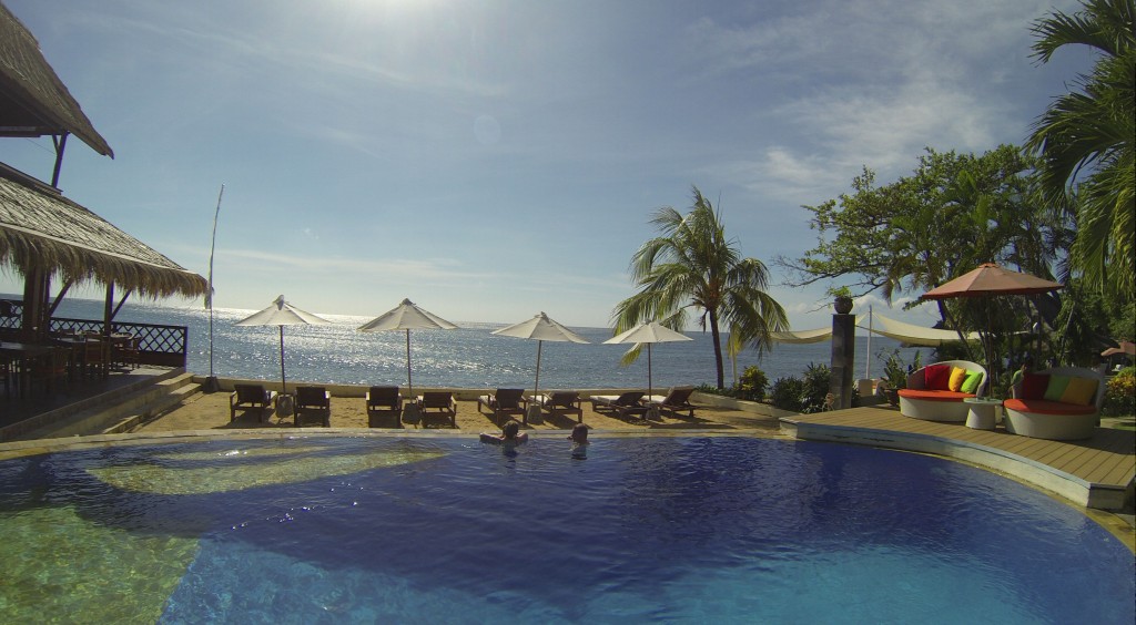 Pool + Restaurant, Tauch Terminal Resort, Tulamben/Bali (Foto aus GoPro-Video)